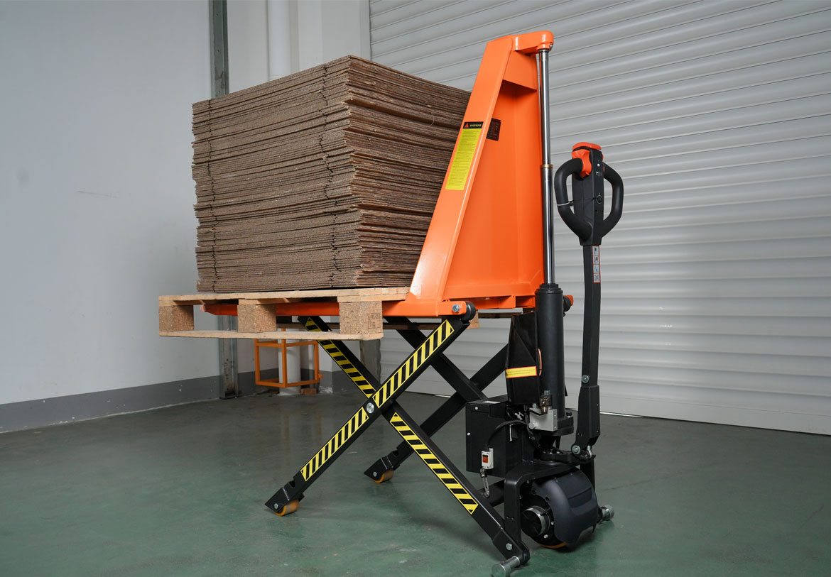 Full electric high lifting carrying vehicle