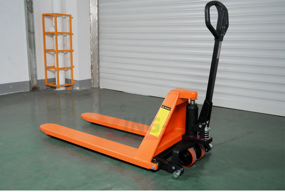Double cylinder high-lifting carrying vehicle