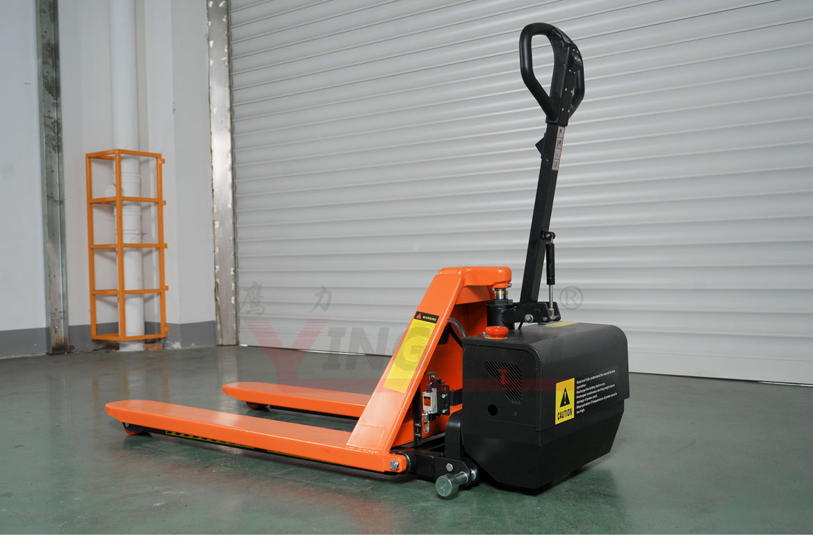 Double cylinder high-lifting carrying vehicle